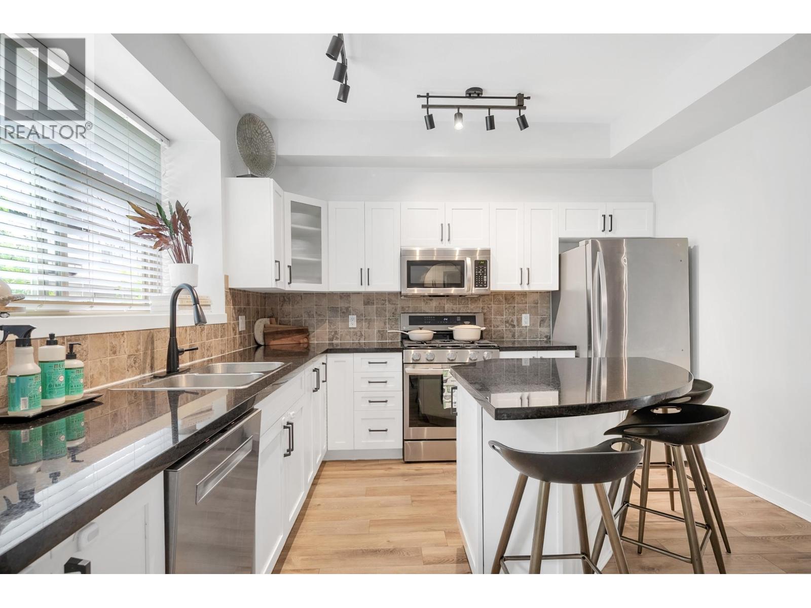 19 55 HAWTHORN DRIVE, Port Moody