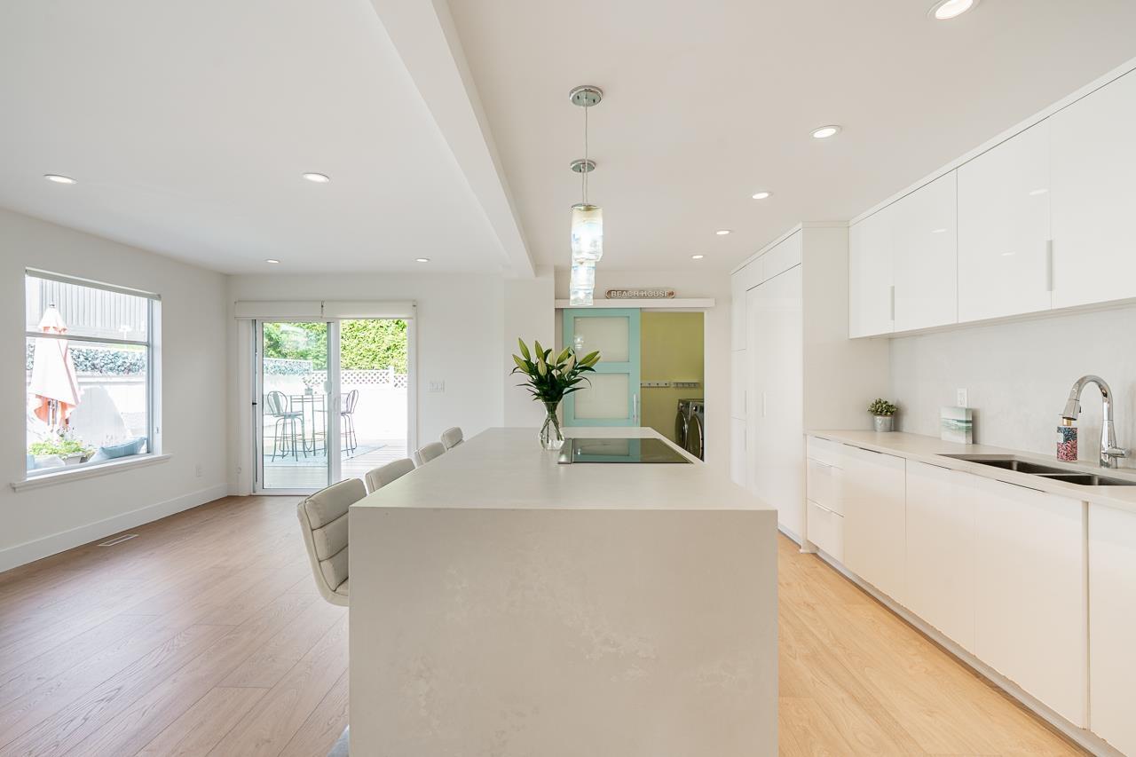 15549 VICTORIA AVENUE, White Rock