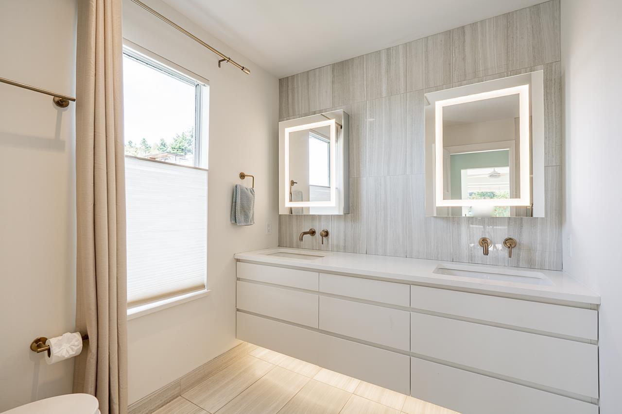 15549 VICTORIA AVENUE, White Rock