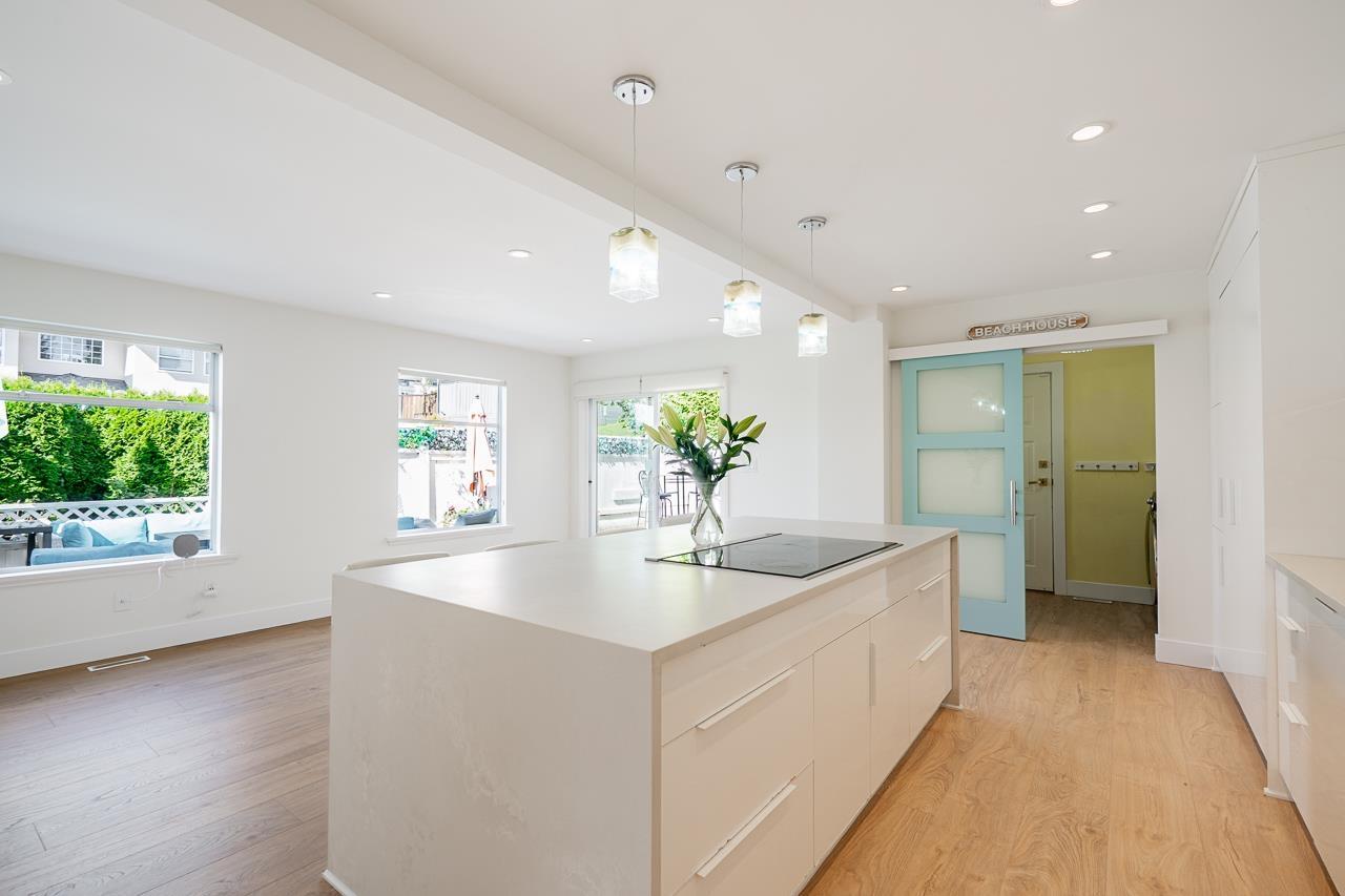 15549 VICTORIA AVENUE, White Rock
