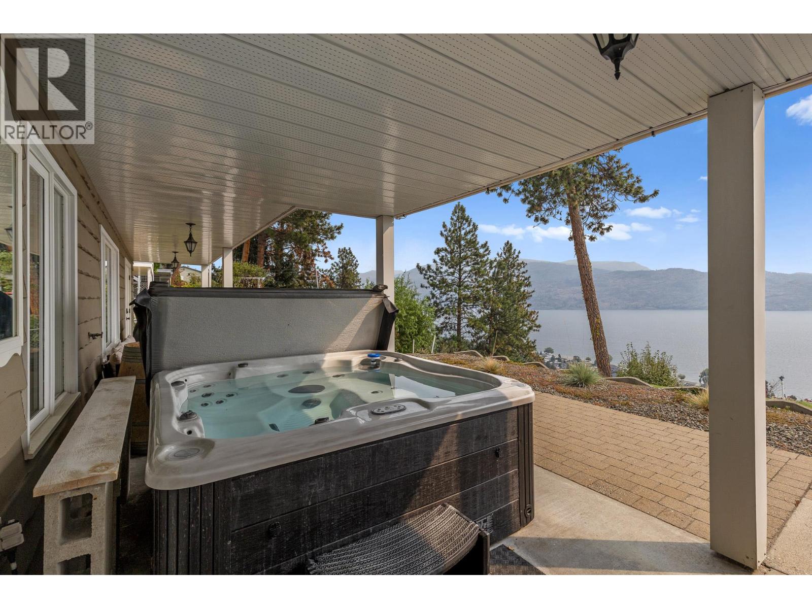 4215 6th Avenue, Peachland