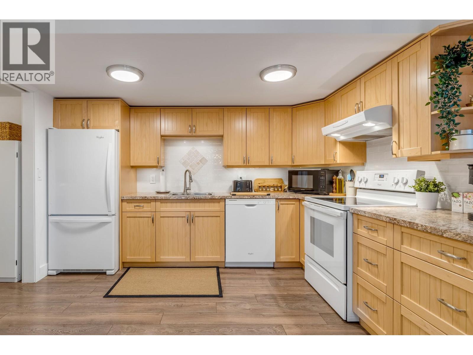 4215 6th Avenue, Peachland