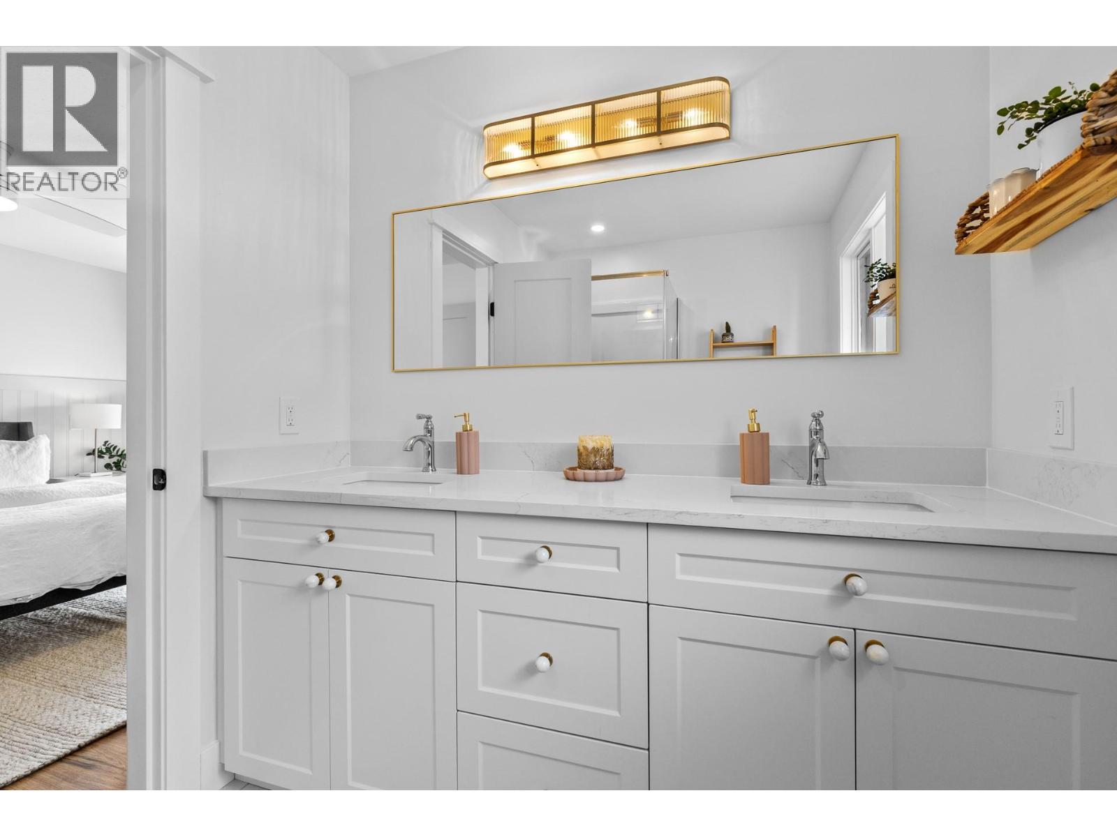 4215 6th Avenue, Peachland