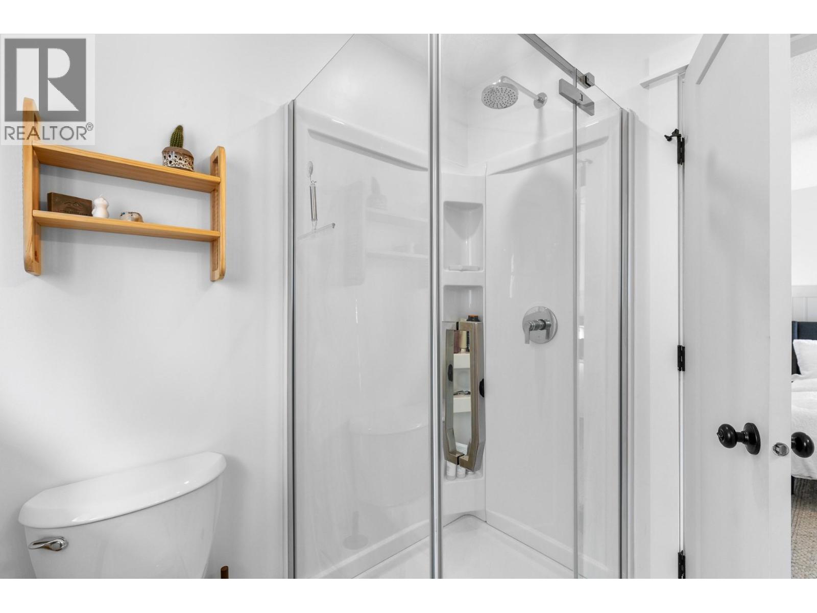 4215 6th Avenue, Peachland