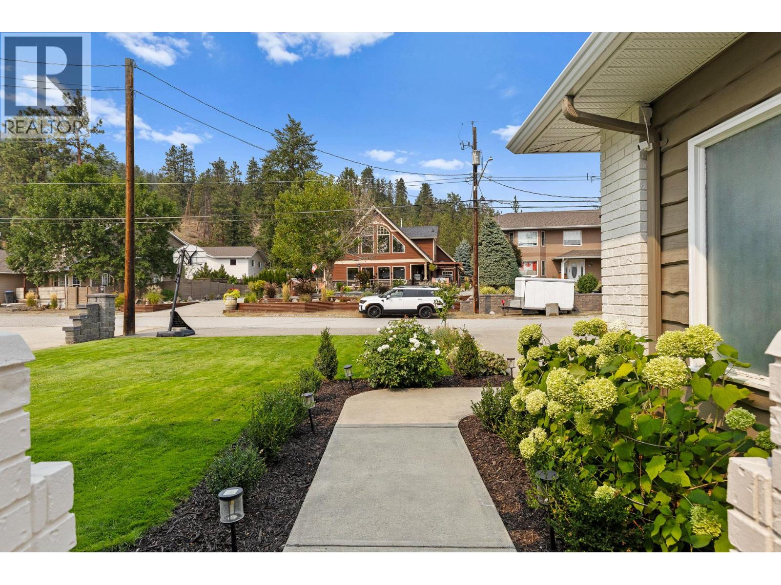 4215 6th Avenue, Peachland