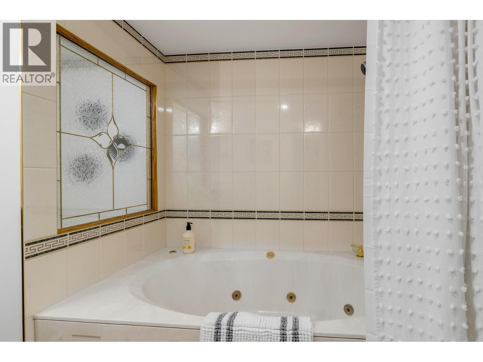 4215 6th Avenue, Peachland