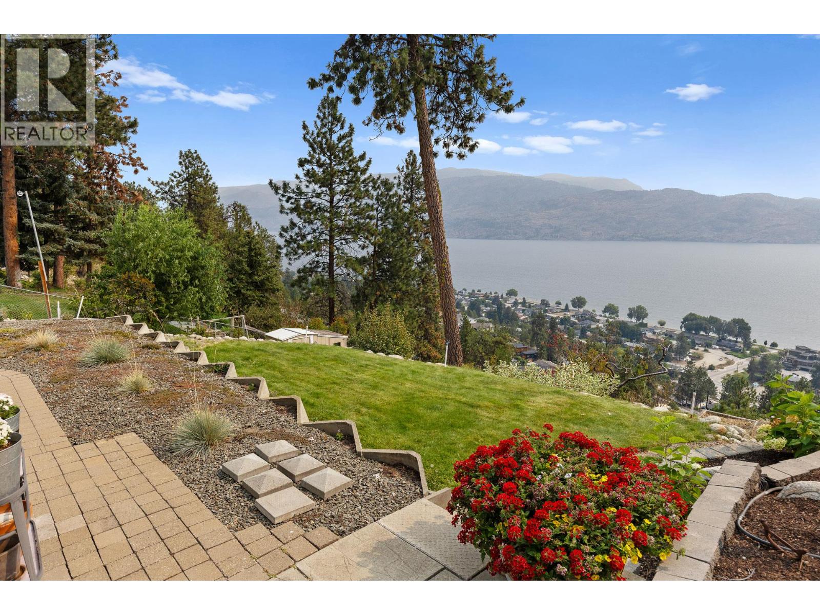 4215 6th Avenue, Peachland