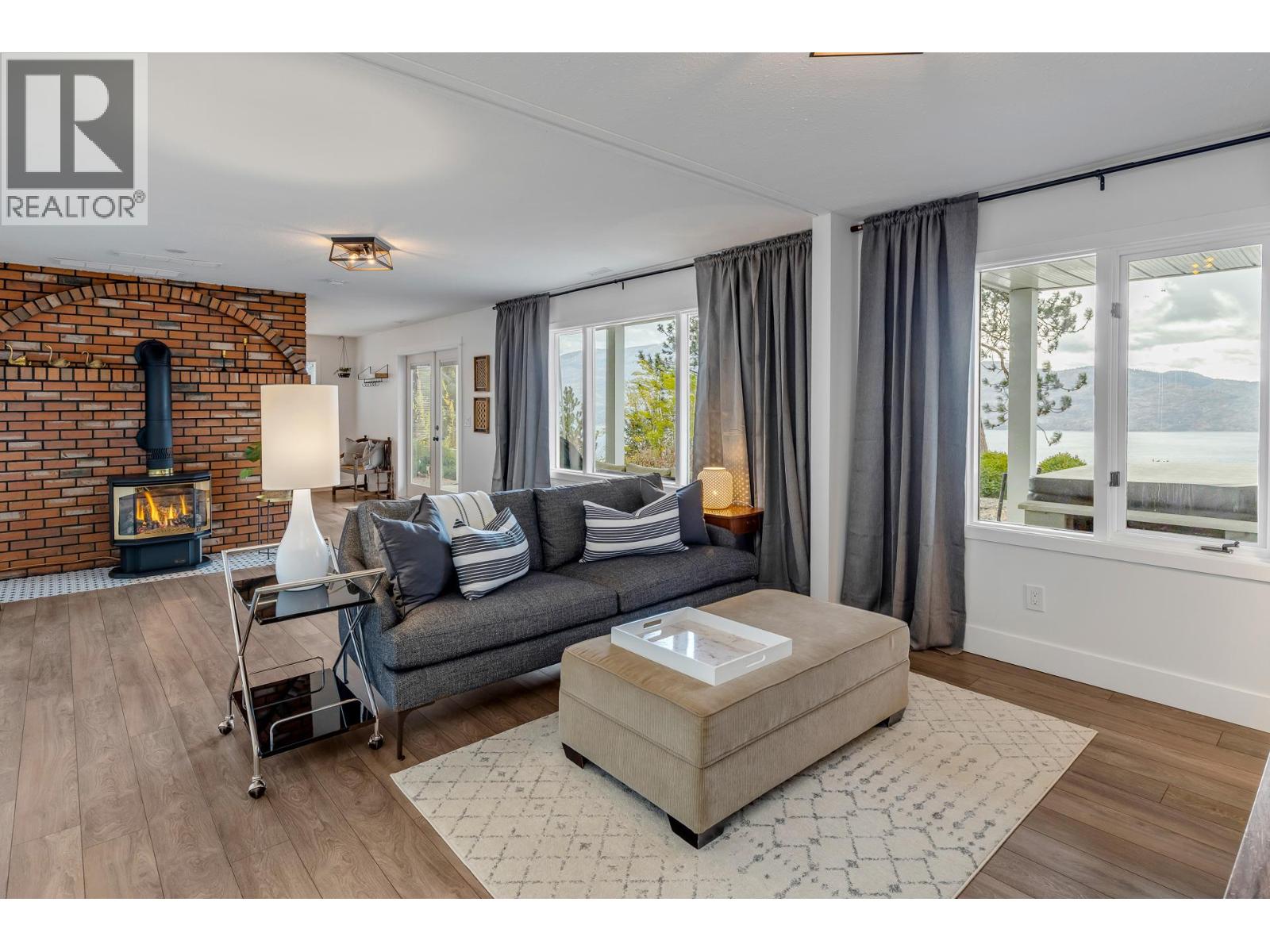 4215 6th Avenue, Peachland