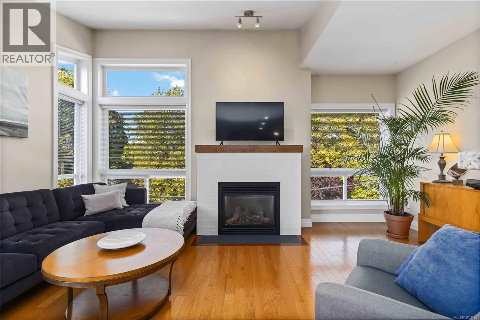 4 1827 Fairfield Rd, Victoria