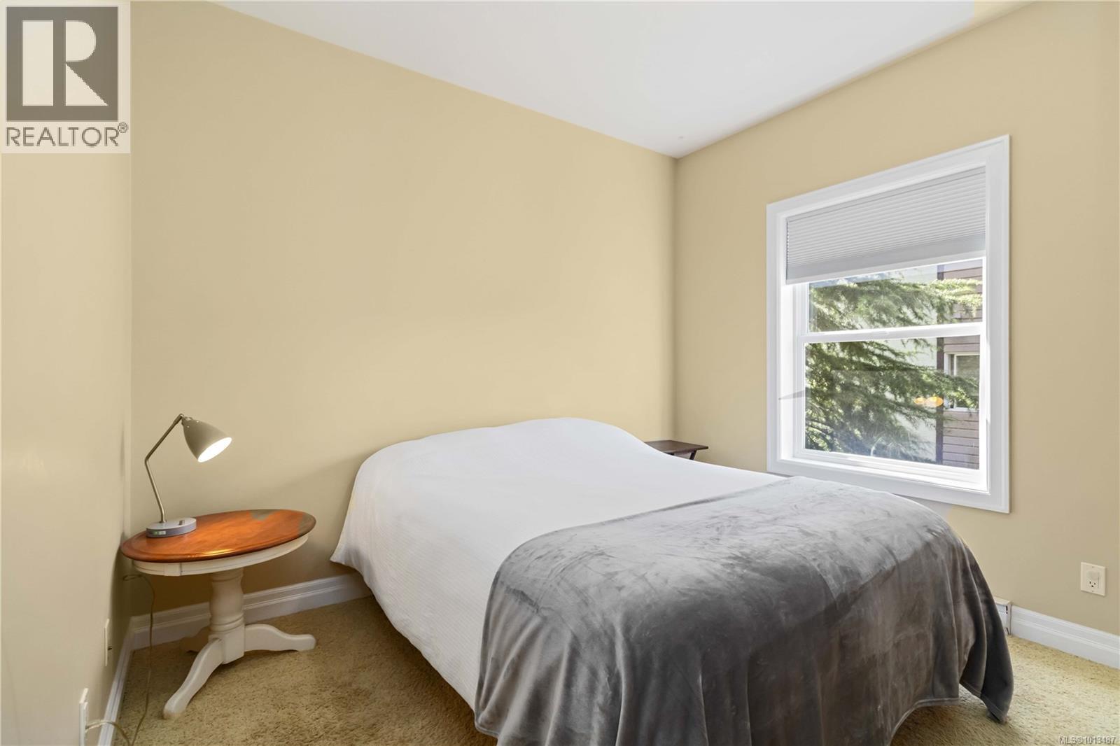 4 1827 Fairfield Rd, Victoria