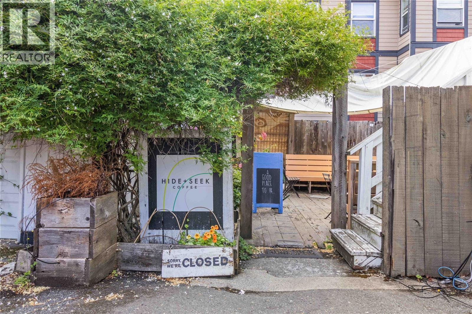 4 1827 Fairfield Rd, Victoria