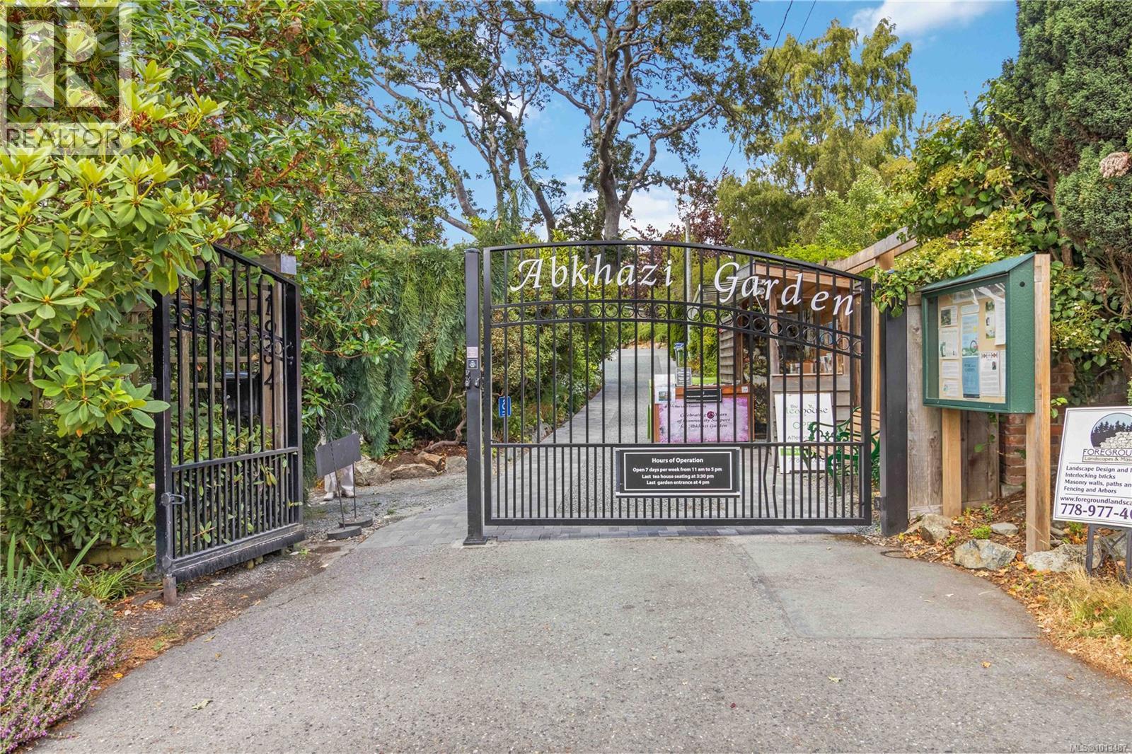 4 1827 Fairfield Rd, Victoria