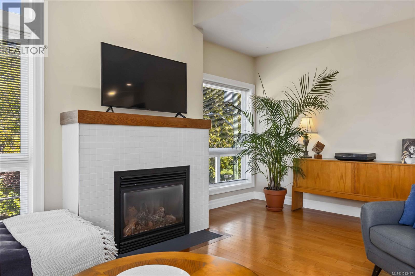 4 1827 Fairfield Rd, Victoria