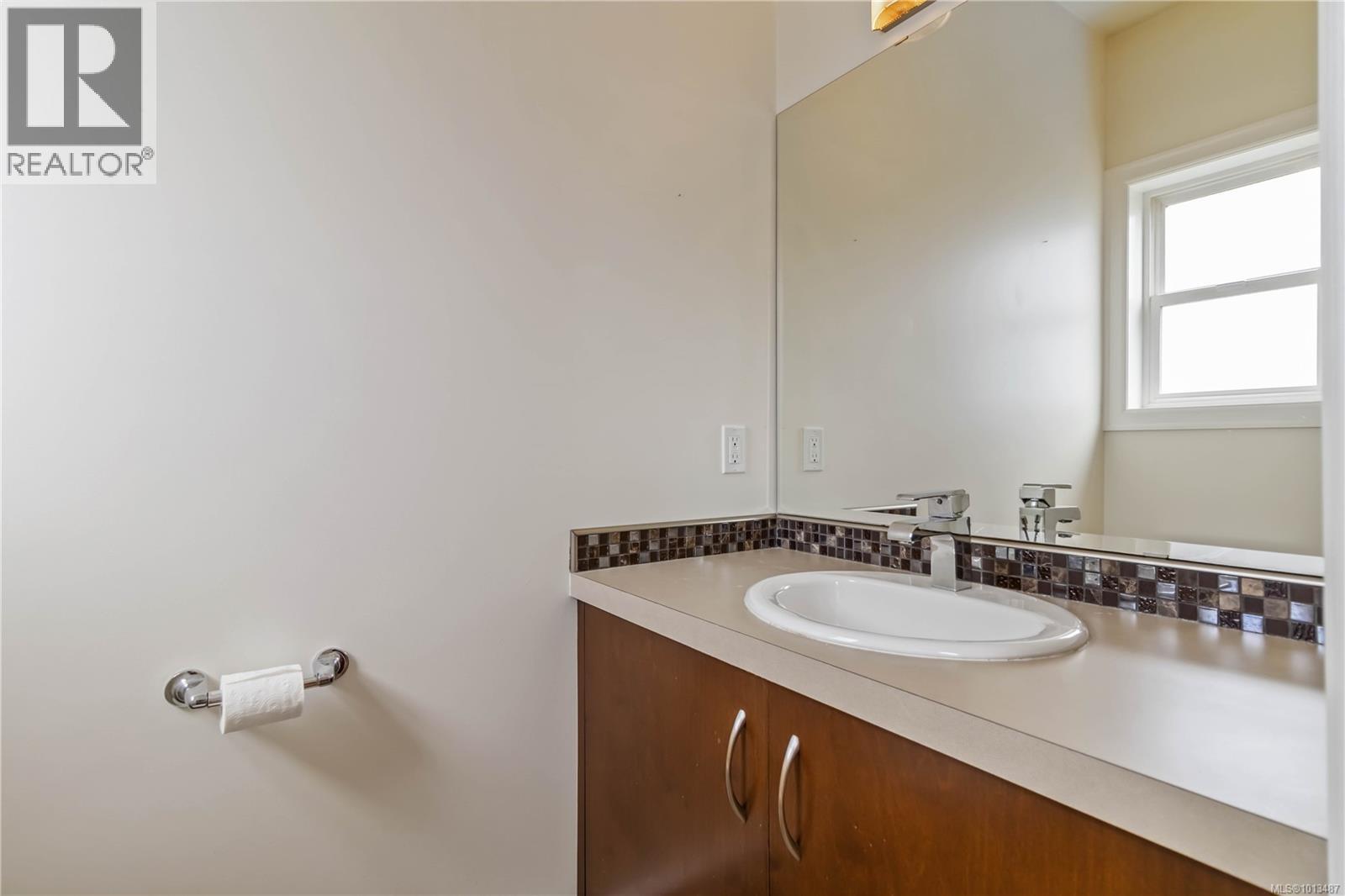 4 1827 Fairfield Rd, Victoria