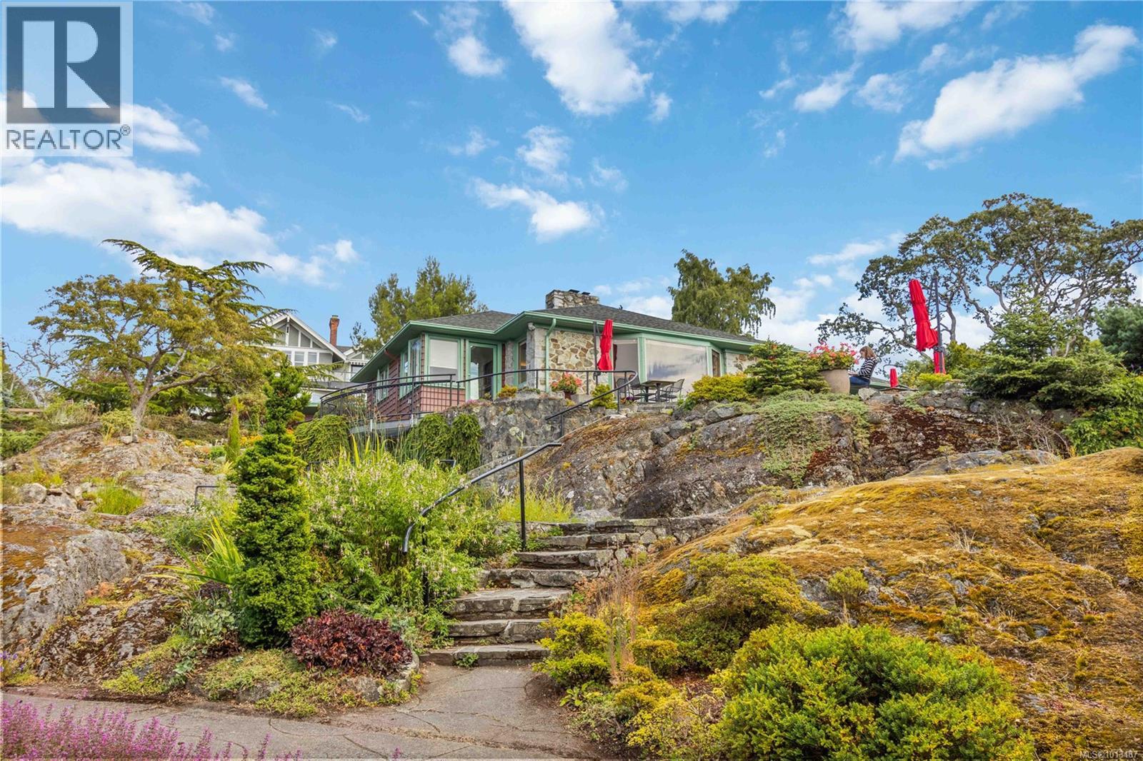 4 1827 Fairfield Rd, Victoria