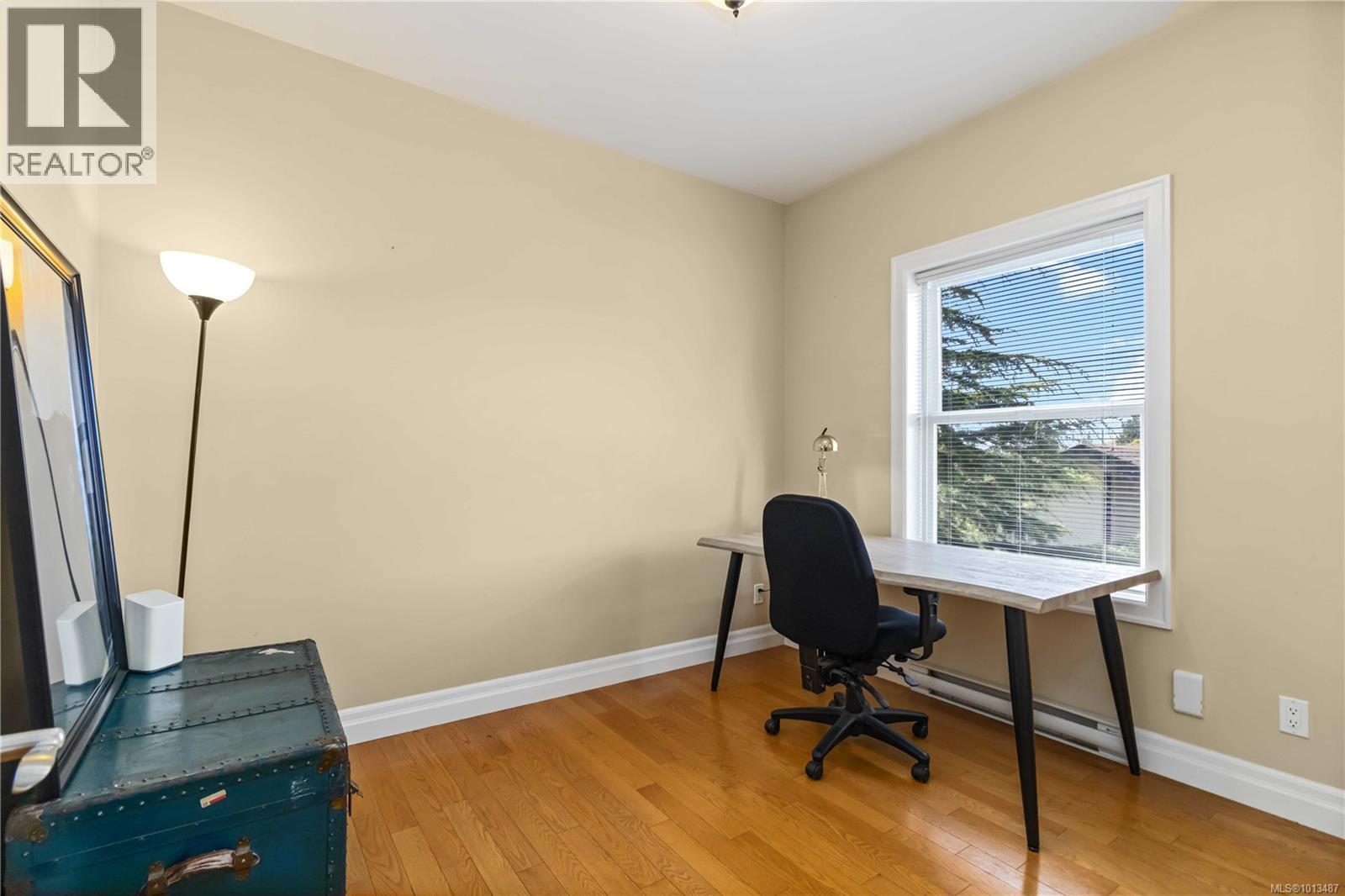 4 1827 Fairfield Rd, Victoria