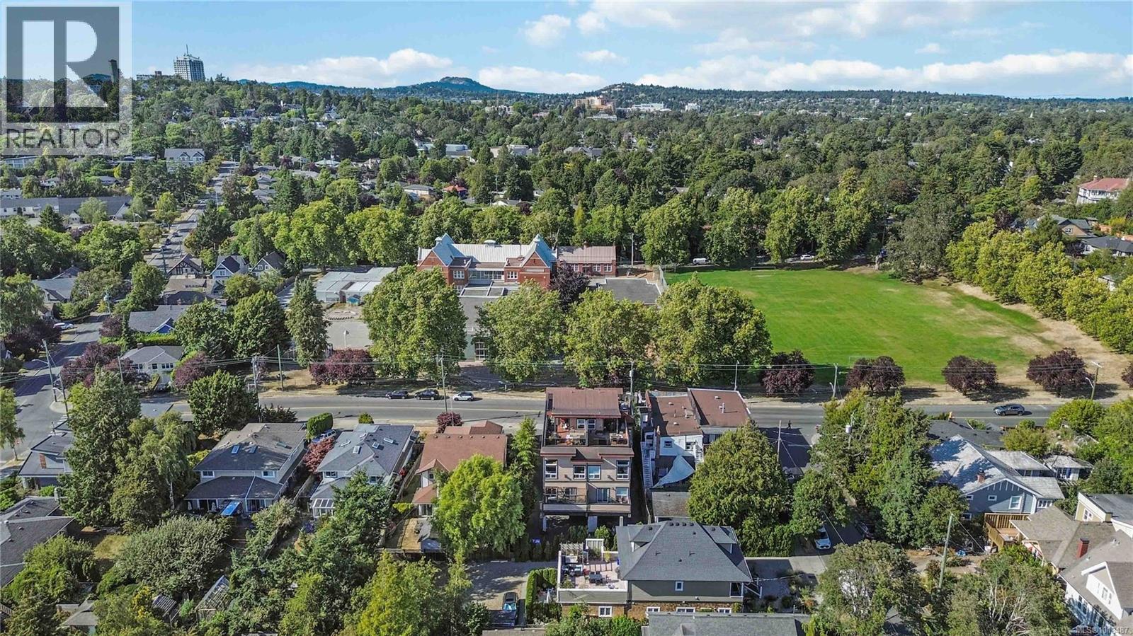 4 1827 Fairfield Rd, Victoria