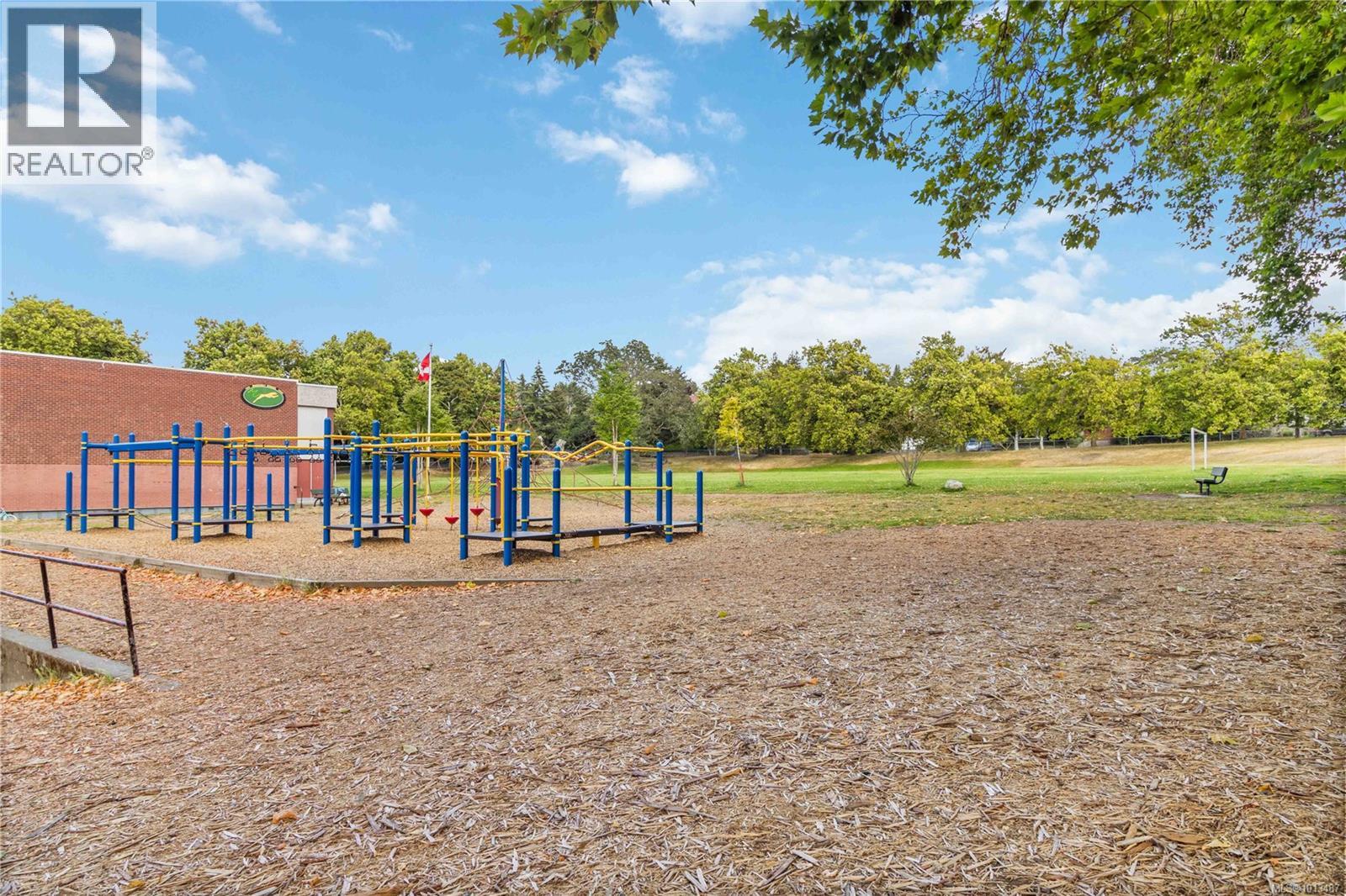 4 1827 Fairfield Rd, Victoria