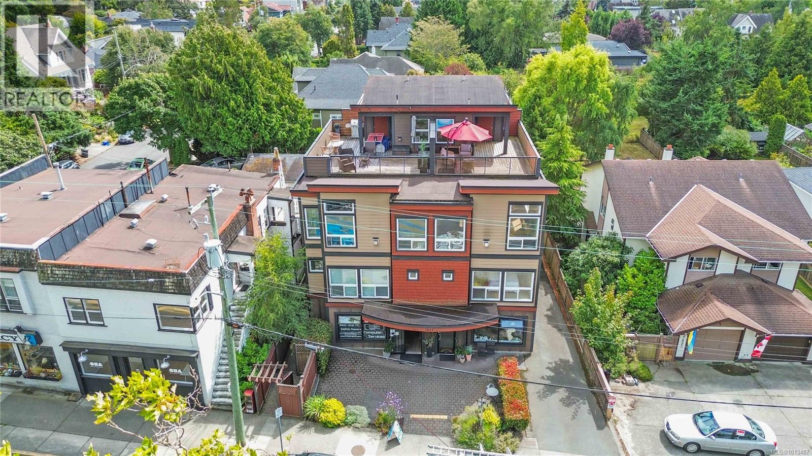 4 1827 Fairfield Rd, Victoria