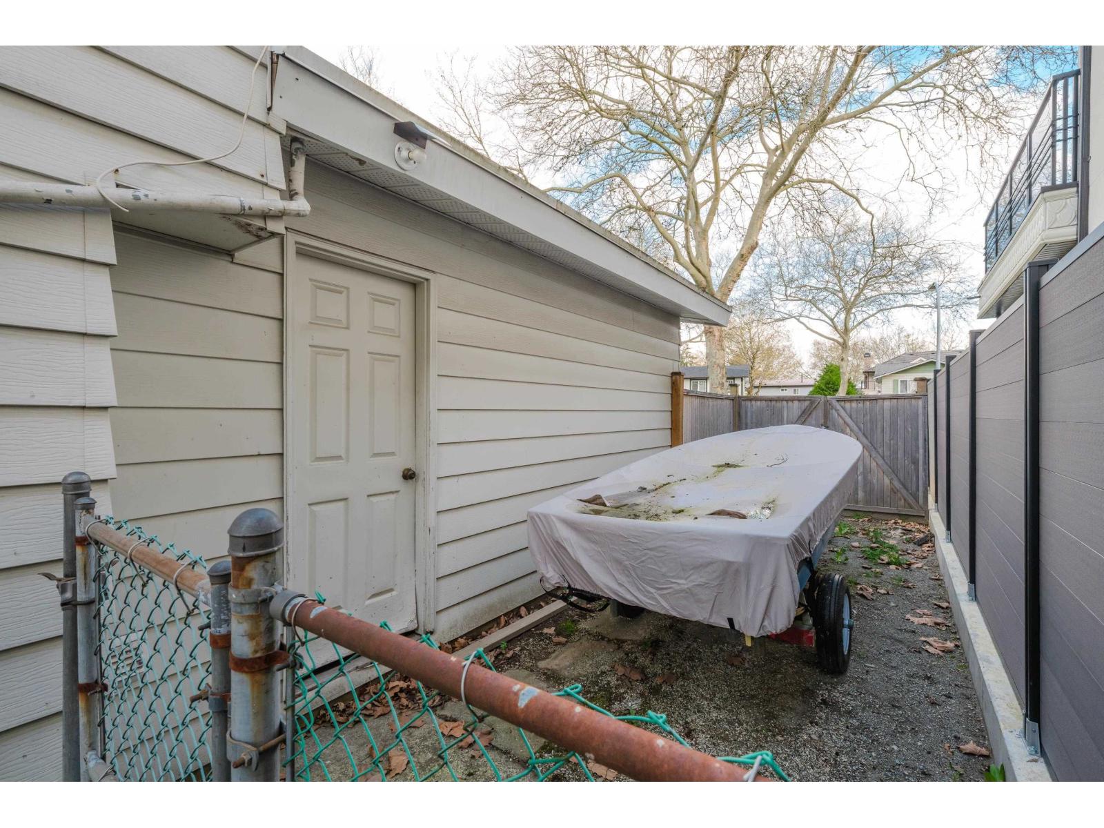 13318 SUTTON PLACE, Surrey