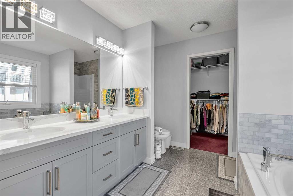 Single Family House for Sale in  Royal Crest Terrace NW Royal Oak Calgary 