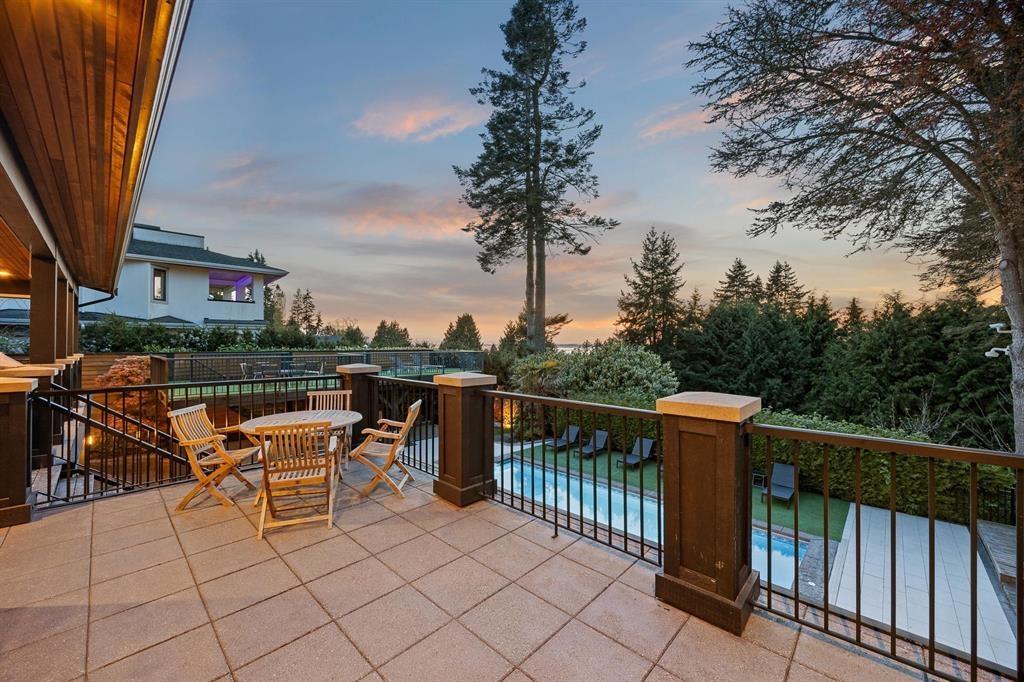 2737 CRESCENT DRIVE, Surrey