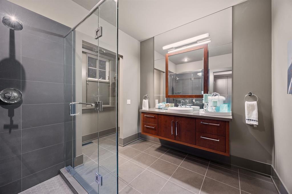 2737 CRESCENT DRIVE, Surrey