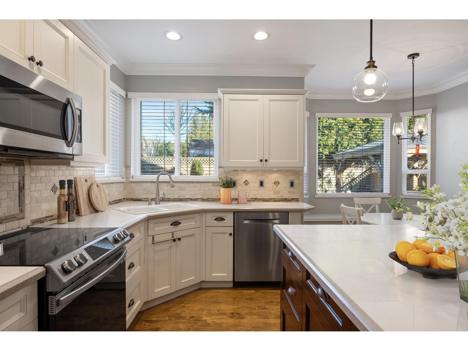 14027 BLACKBURN AVENUE, White Rock