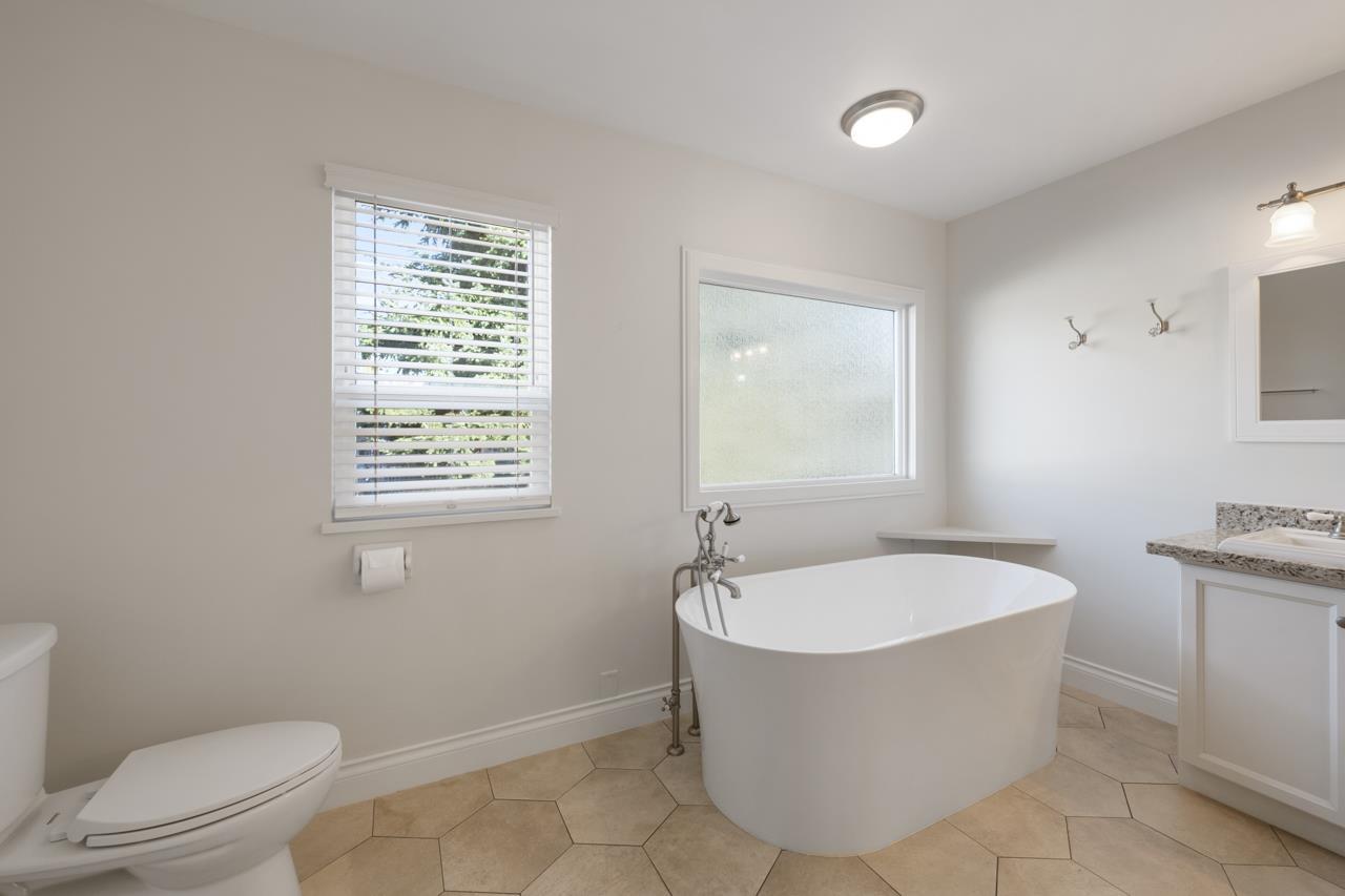 14027 BLACKBURN AVENUE, White Rock