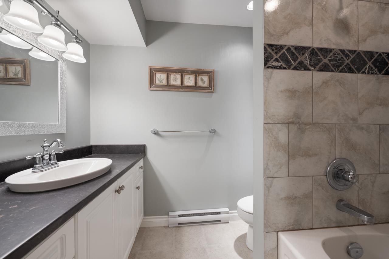 14027 BLACKBURN AVENUE, White Rock