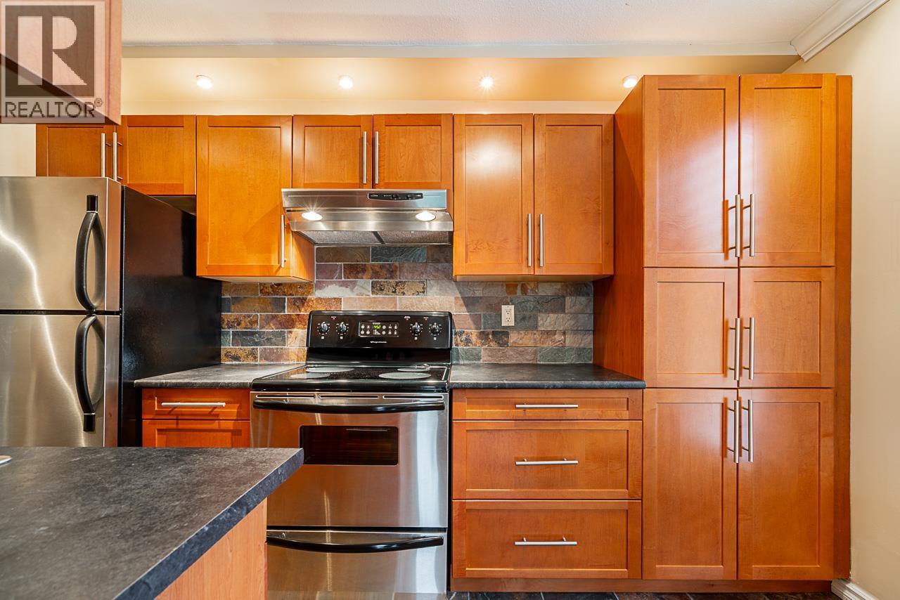 204 2150 BELLEVUE AVENUE, West Vancouver