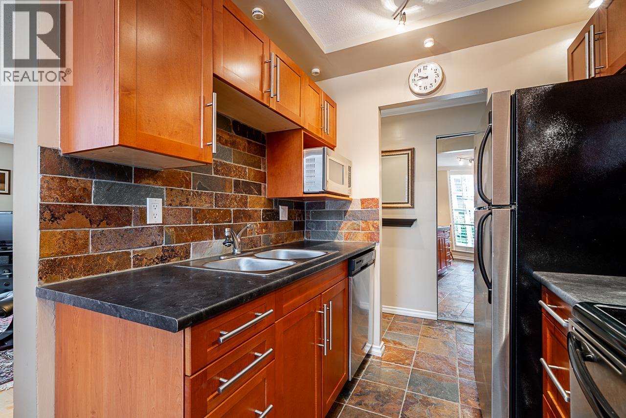 204 2150 BELLEVUE AVENUE, West Vancouver