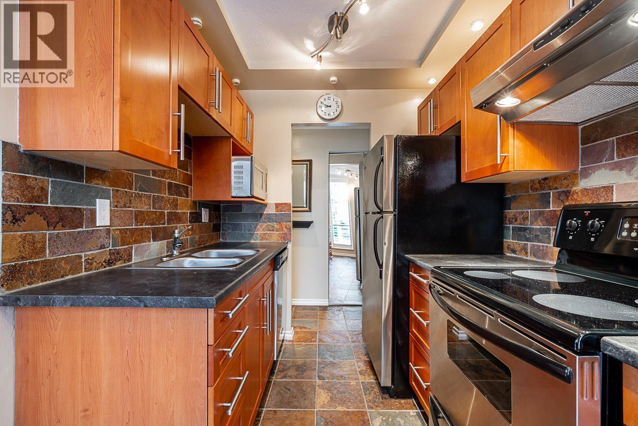 204 2150 BELLEVUE AVENUE, West Vancouver
