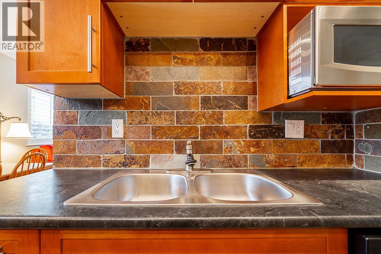 204 2150 BELLEVUE AVENUE, West Vancouver