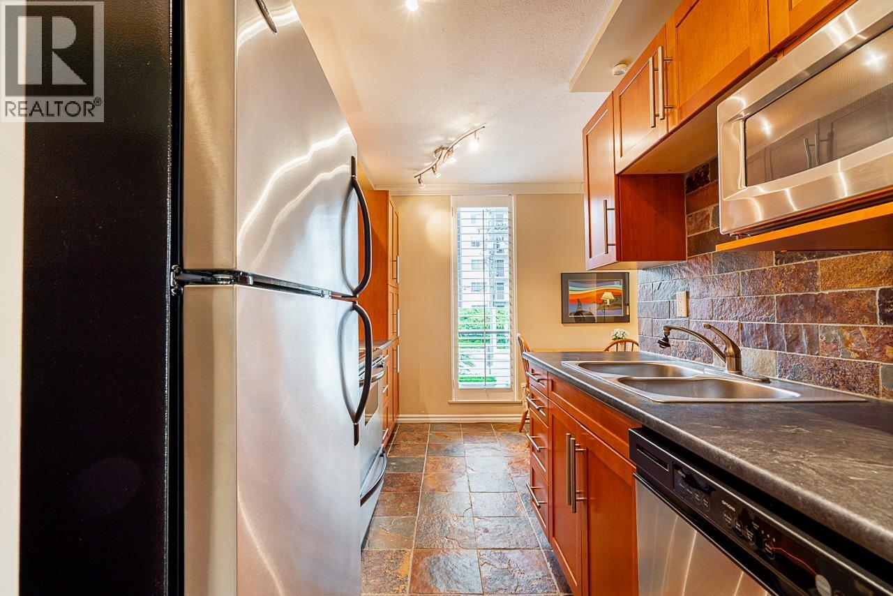 204 2150 BELLEVUE AVENUE, West Vancouver