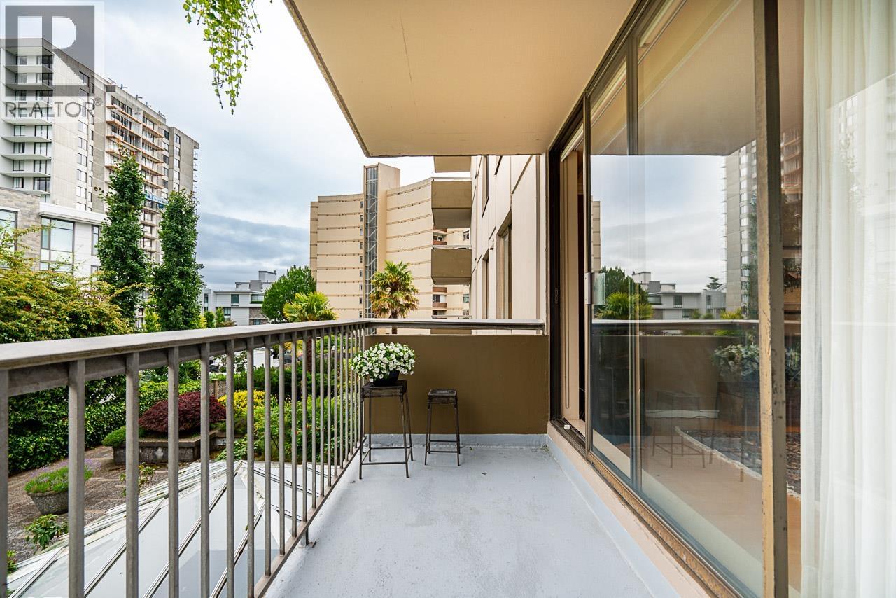 204 2150 BELLEVUE AVENUE, West Vancouver