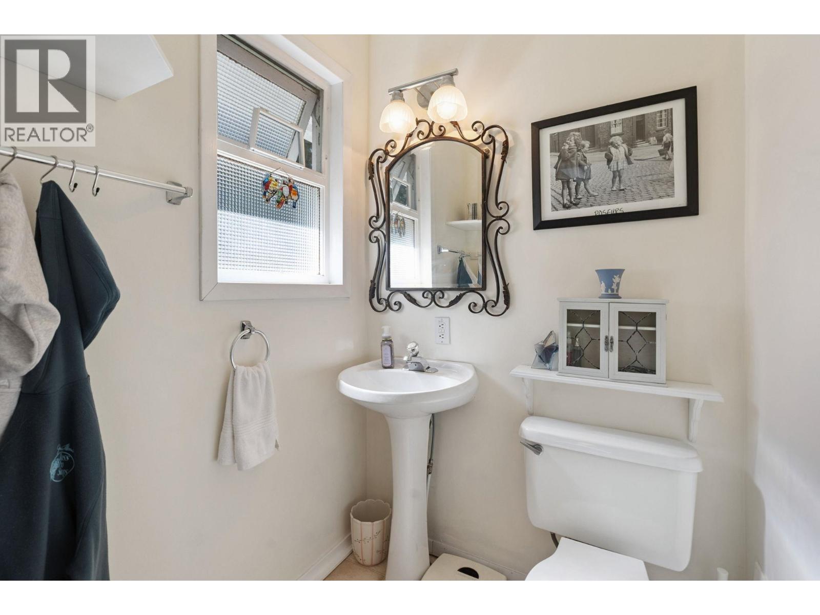 1554 FARRELL Crescent, Delta