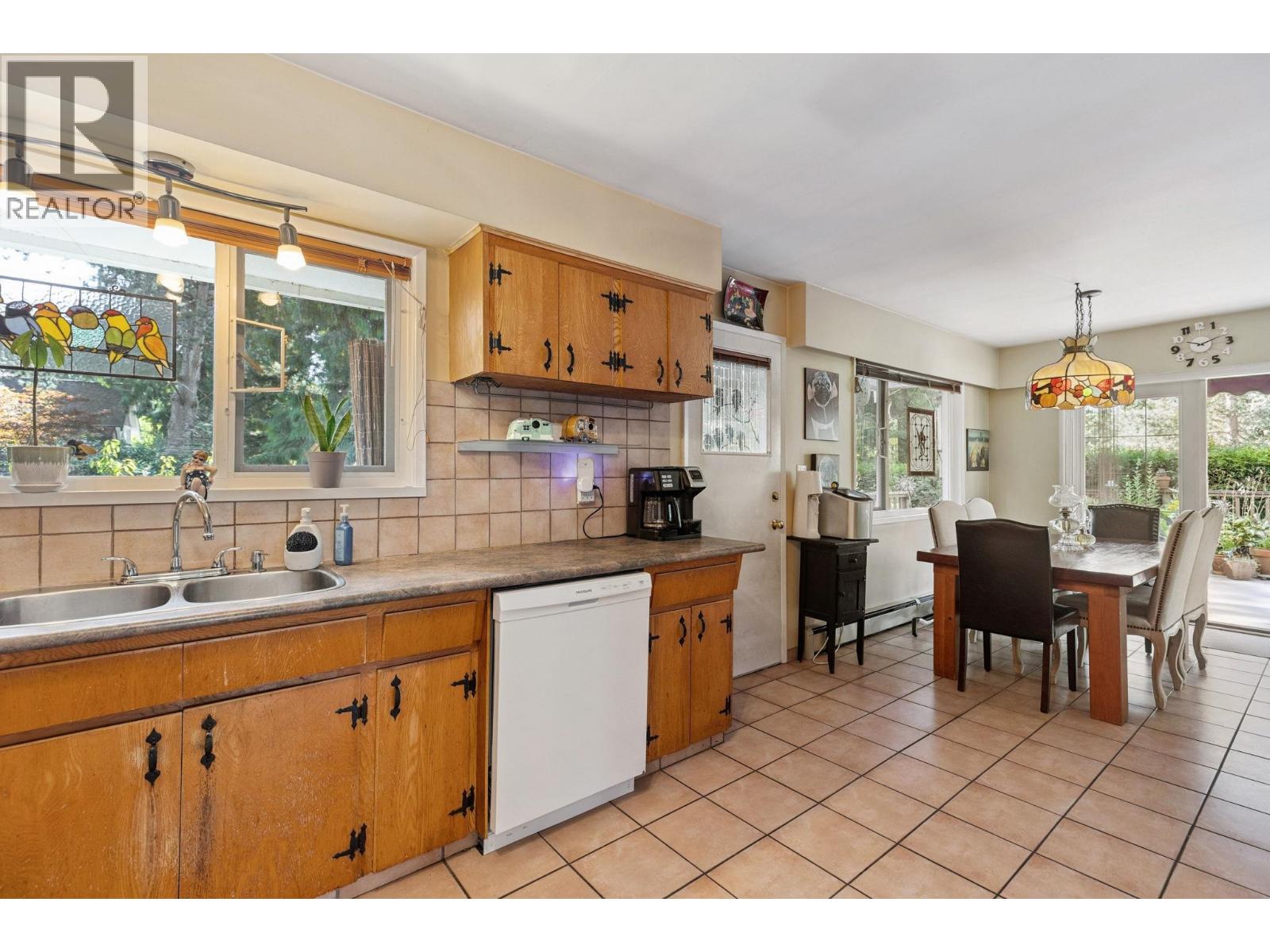 1554 FARRELL Crescent, Delta