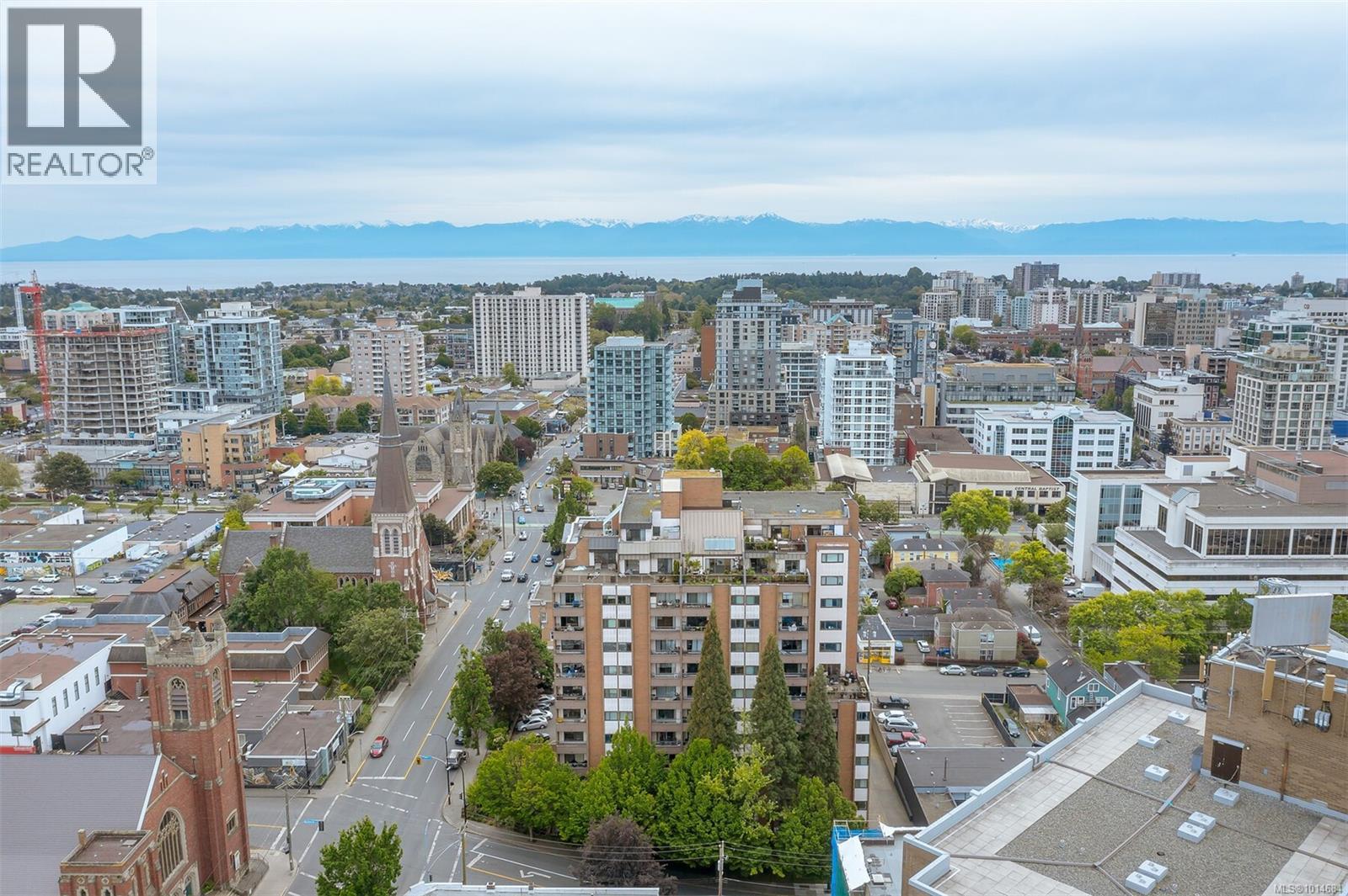 809 1630 Quadra Street, Victoria