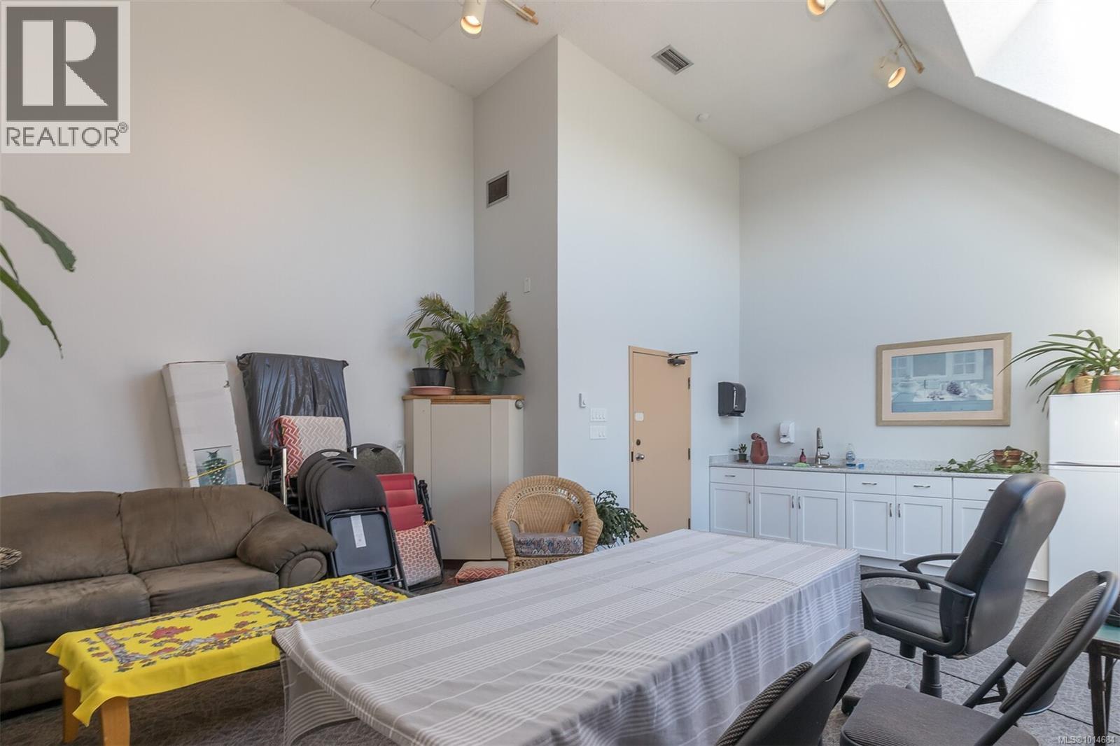 809 1630 Quadra Street, Victoria