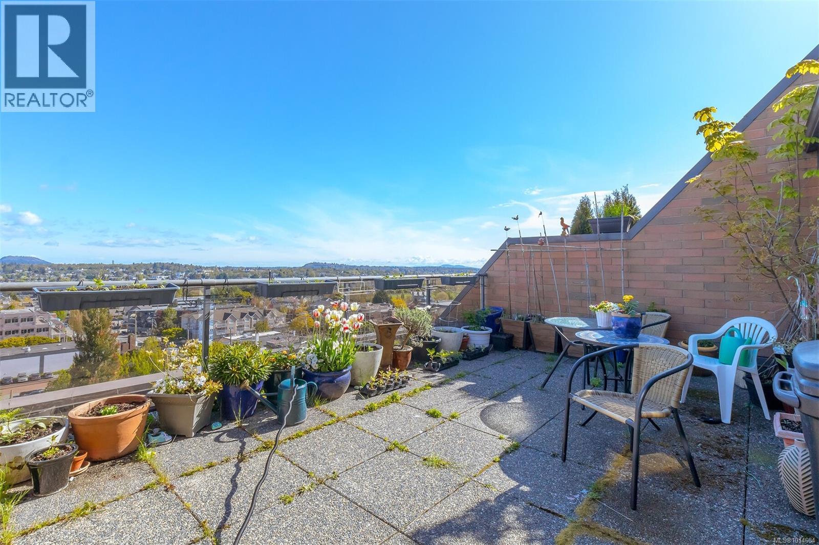 809 1630 Quadra Street, Victoria