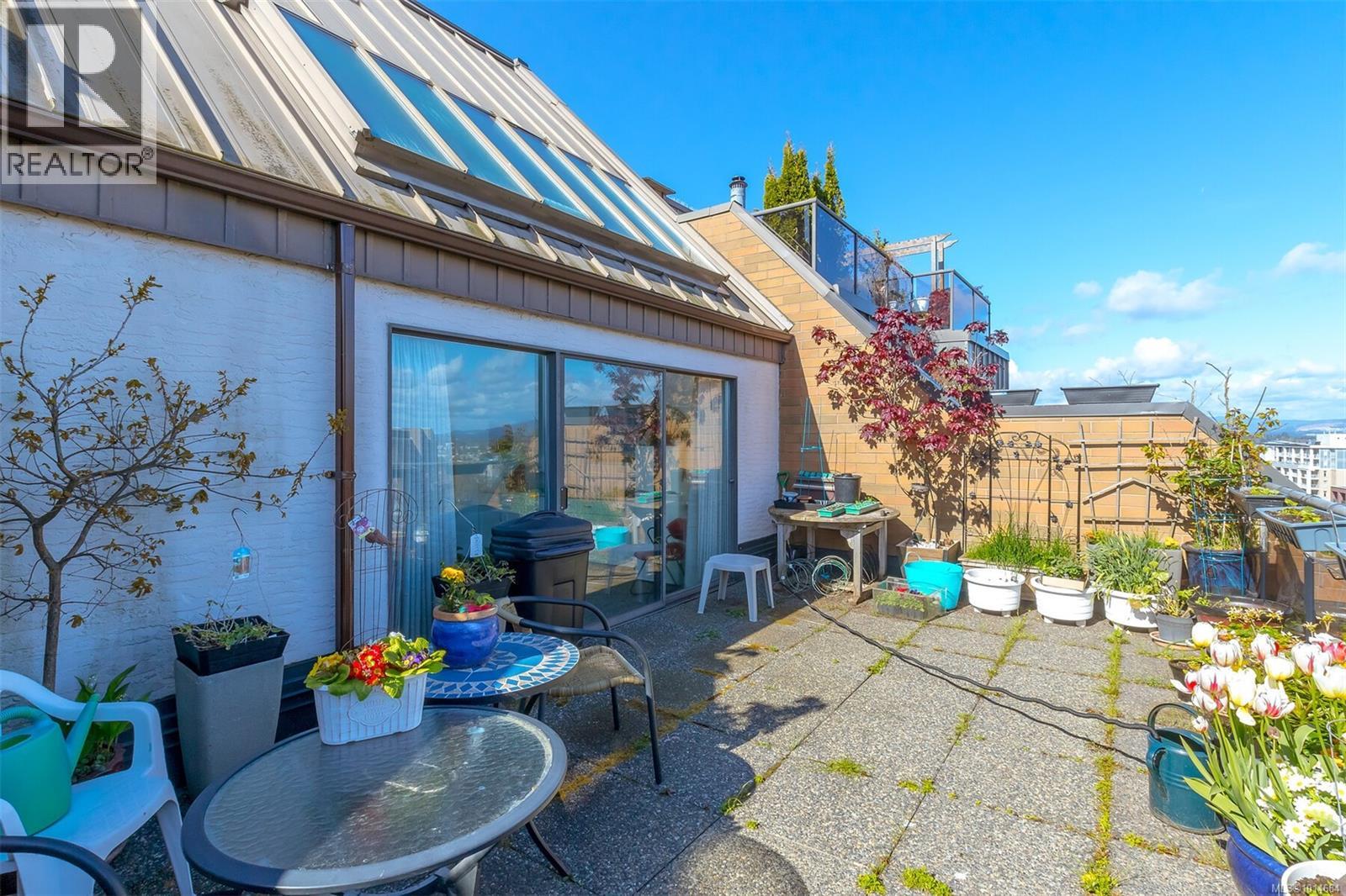 809 1630 Quadra Street, Victoria