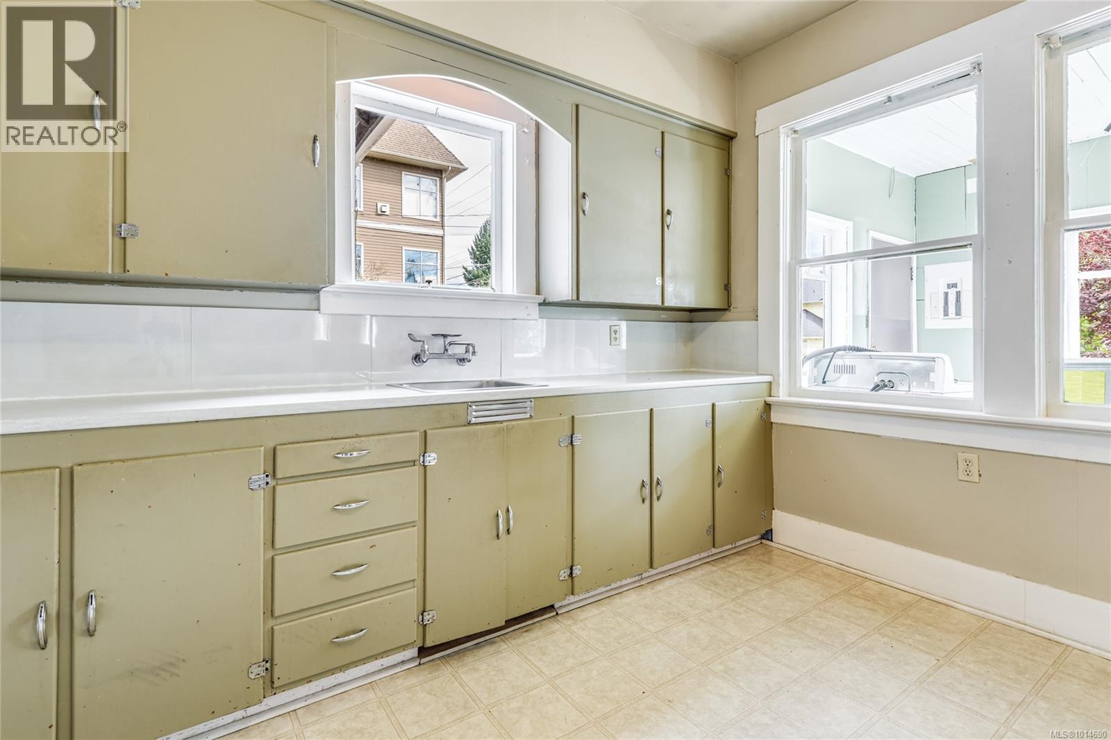 378 Harmston Ave, Courtenay