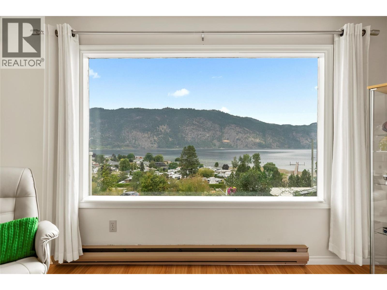 1225 Bay Drive, Chase