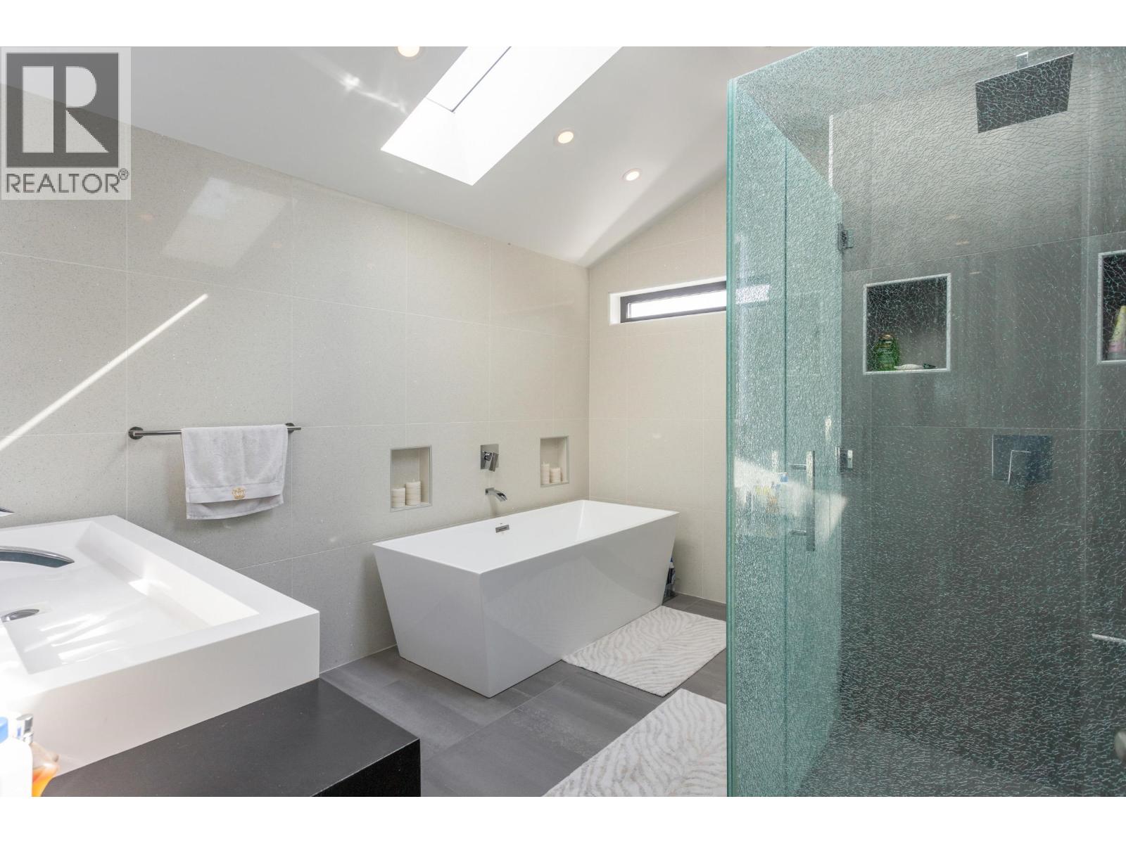 1249 ALDERWOOD PLACE, North Vancouver