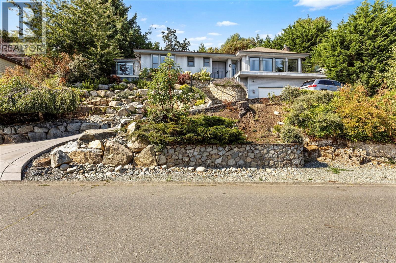 8870 Forest Park Dr, North Saanich