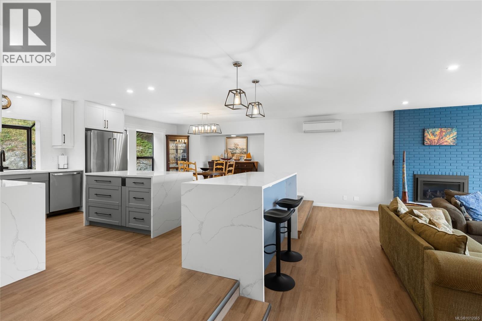8870 Forest Park Dr, North Saanich