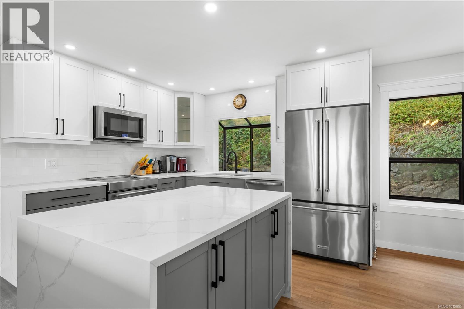 8870 Forest Park Dr, North Saanich