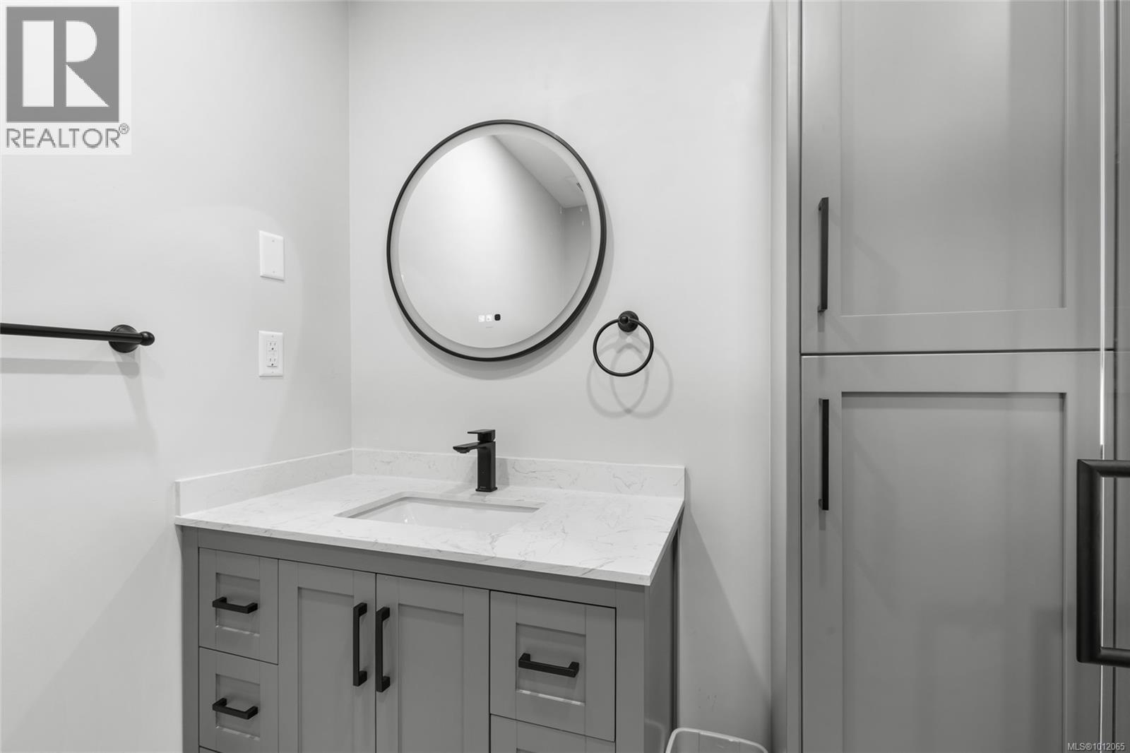 8870 Forest Park Dr, North Saanich