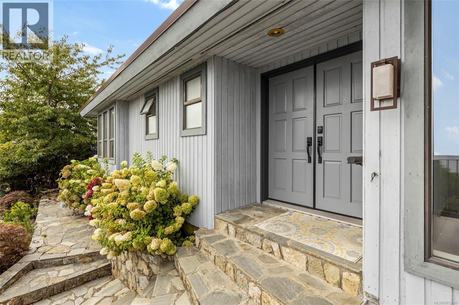 8870 Forest Park Dr, North Saanich